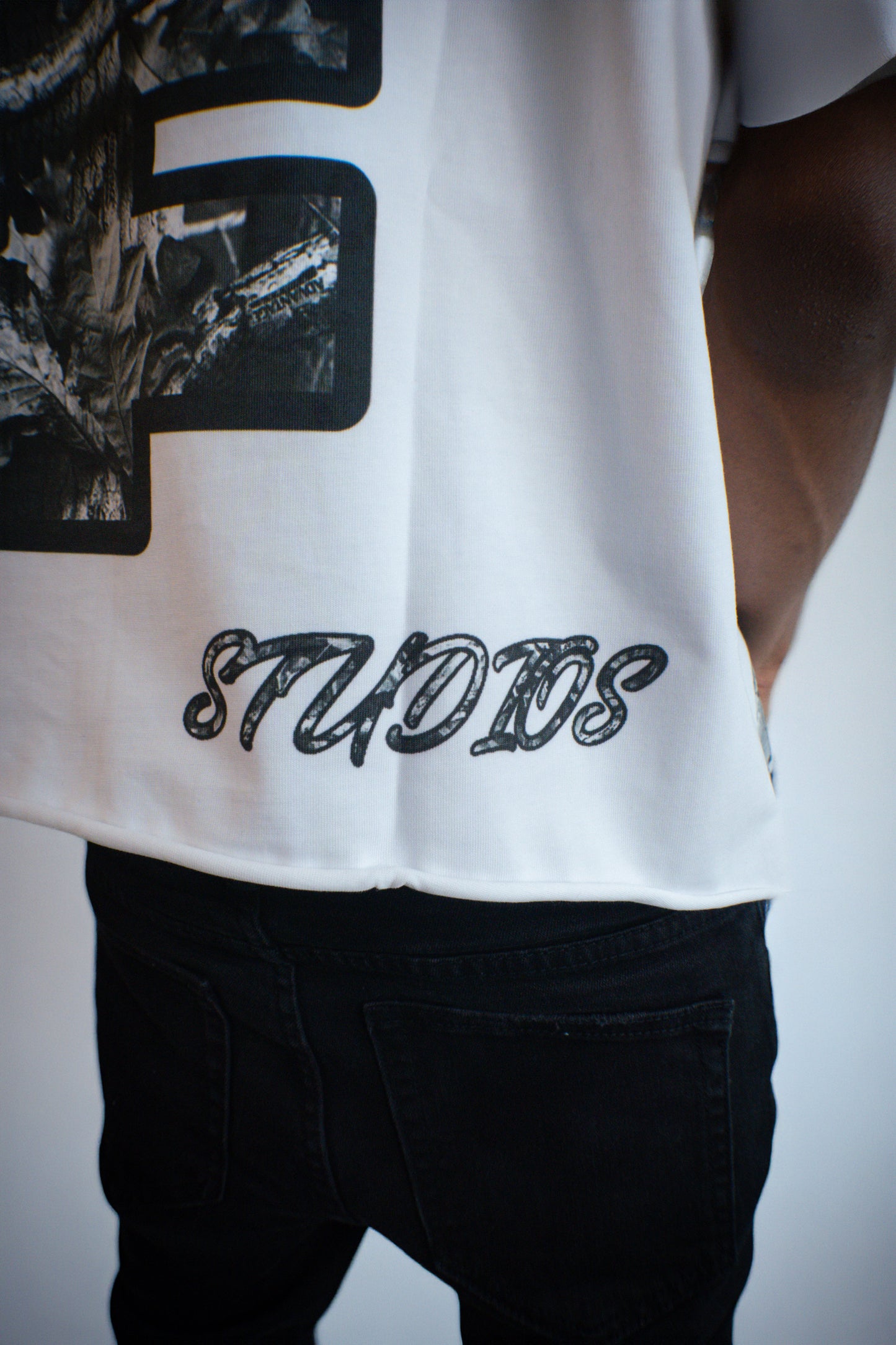 YUKARI BOY TEE-BLACK & WHITE