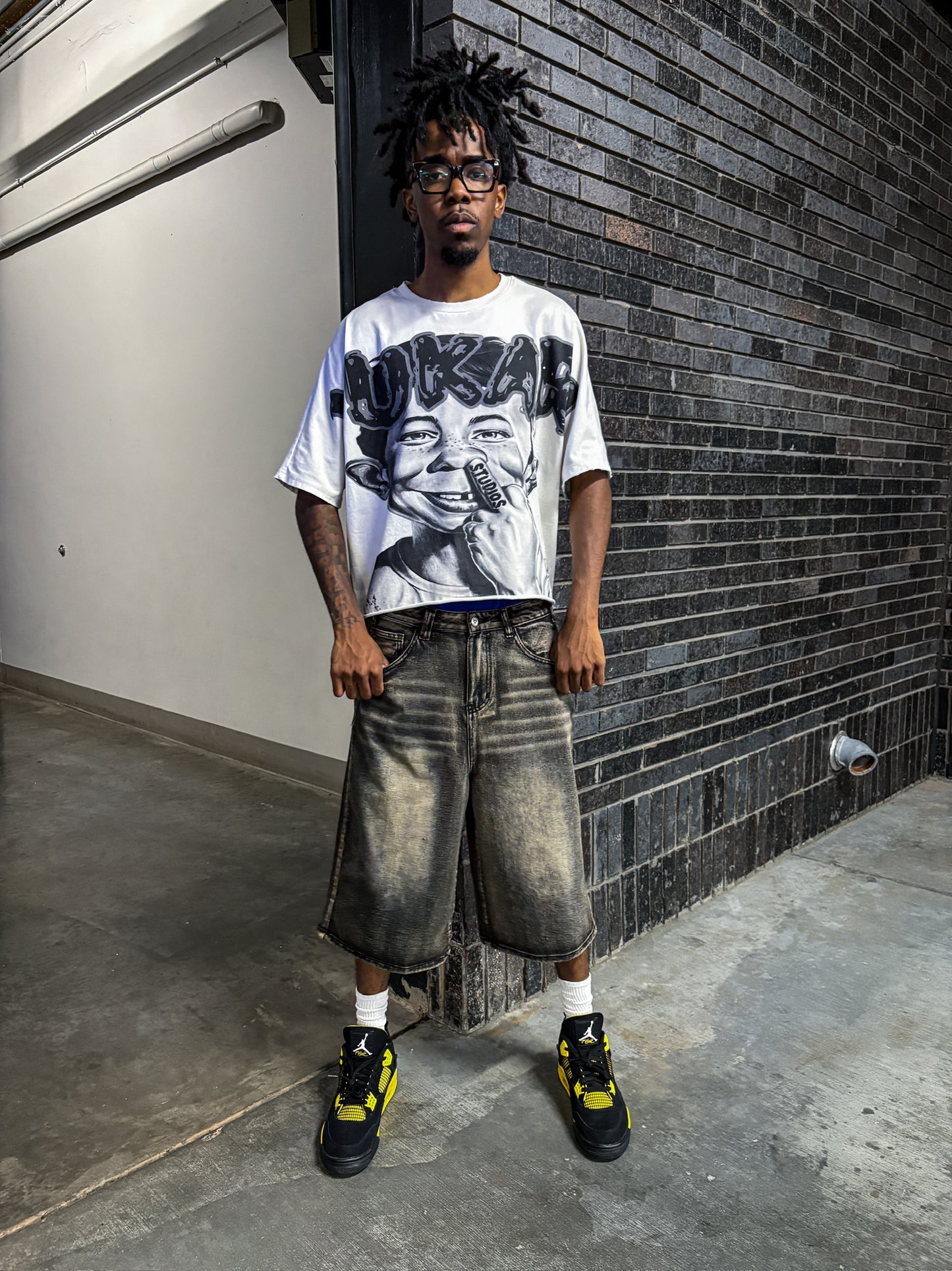 YUKARI BOY TEE-BLACK & WHITE