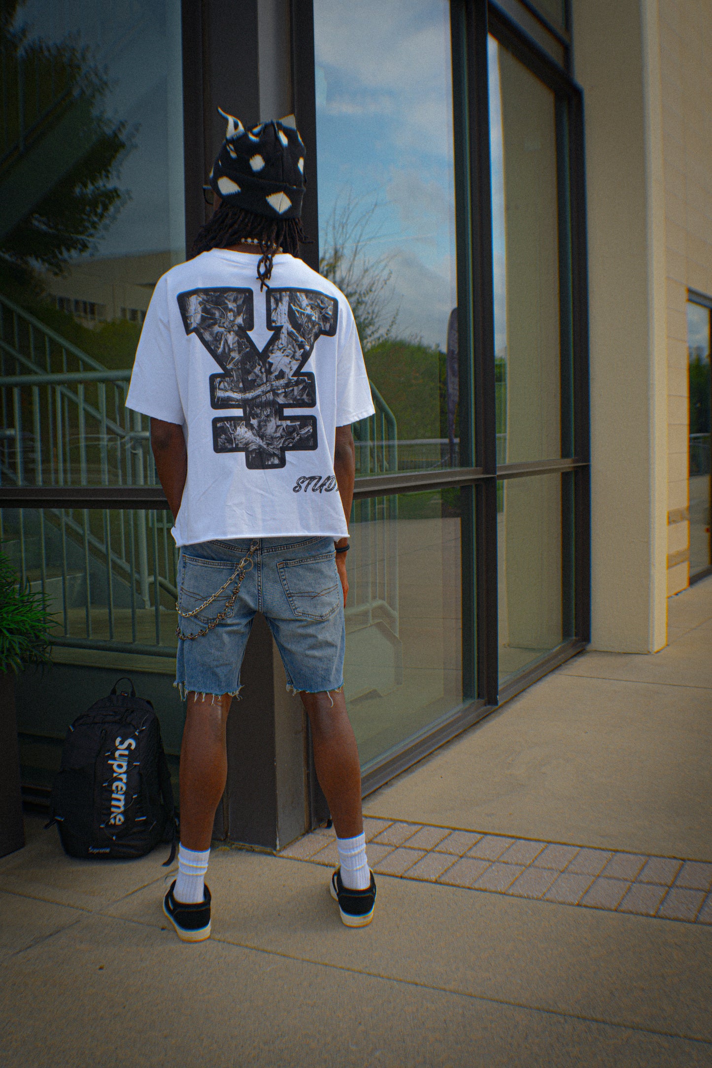 BLACK & WHITE YUKARI BOY TEE