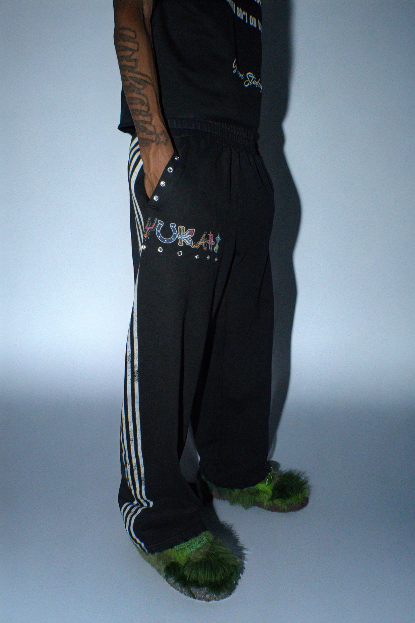 YUKARI FRANCHISE SWEATS