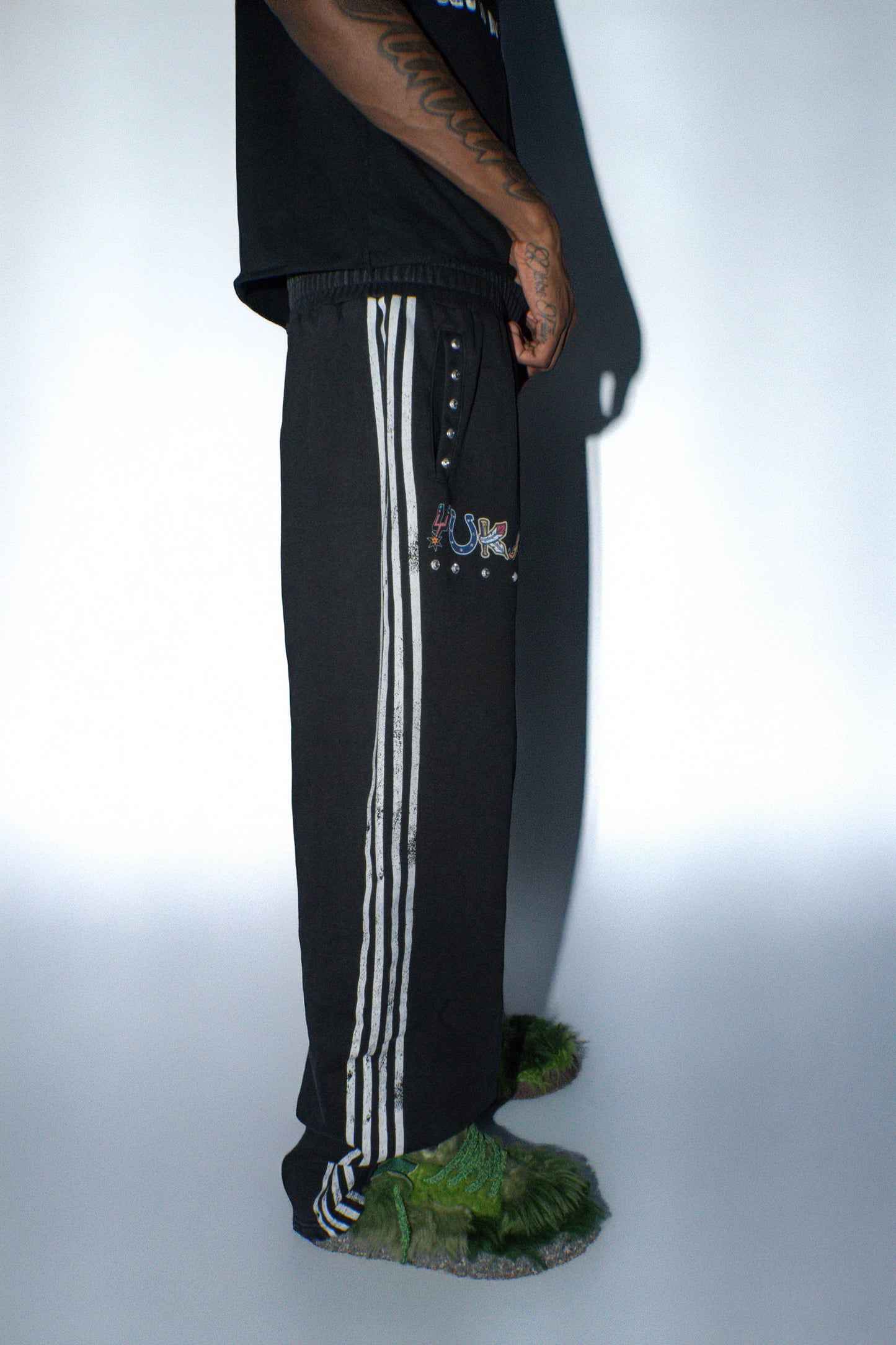 YUKARI FRANCHISE SWEATS